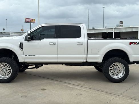 Used 2019 Ford F250 Platinum w/ Platinum Ultimate Package AWD/4WD image 2