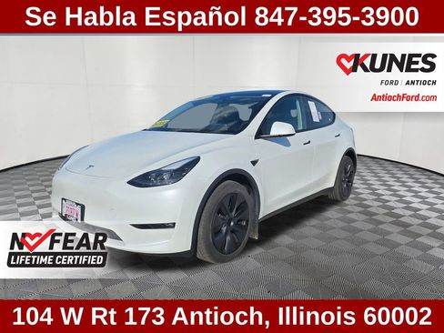 Used 2024 Tesla Model Y Long Range AWD/4WD image 3