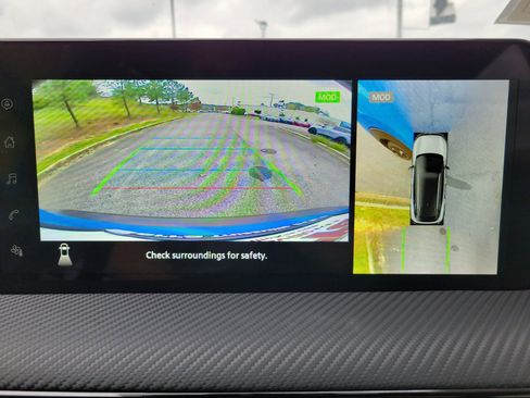 Used 2025 Nissan Kicks SR w/ Illumination Package image 10