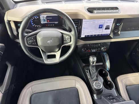 Used 2023 Ford Bronco Wildtrak image 17