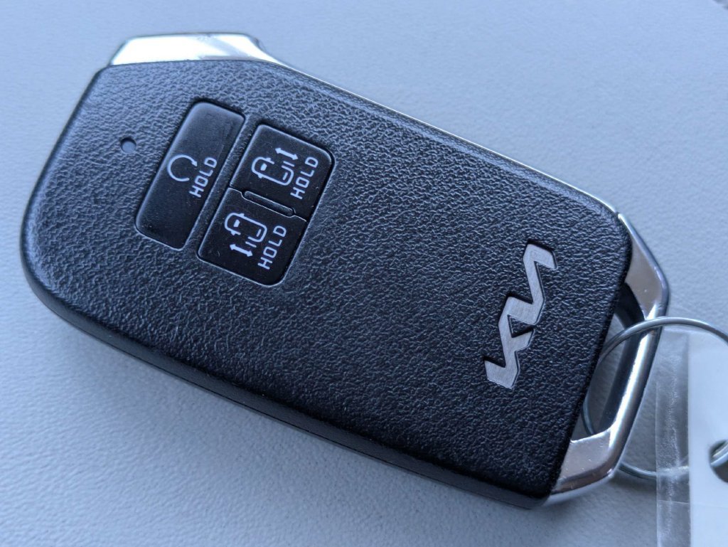 Used 2024 Kia Carnival EX FWD image 37