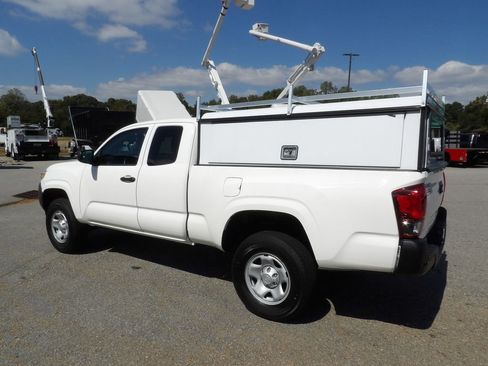 Used 2020 Toyota Tacoma SR image 4