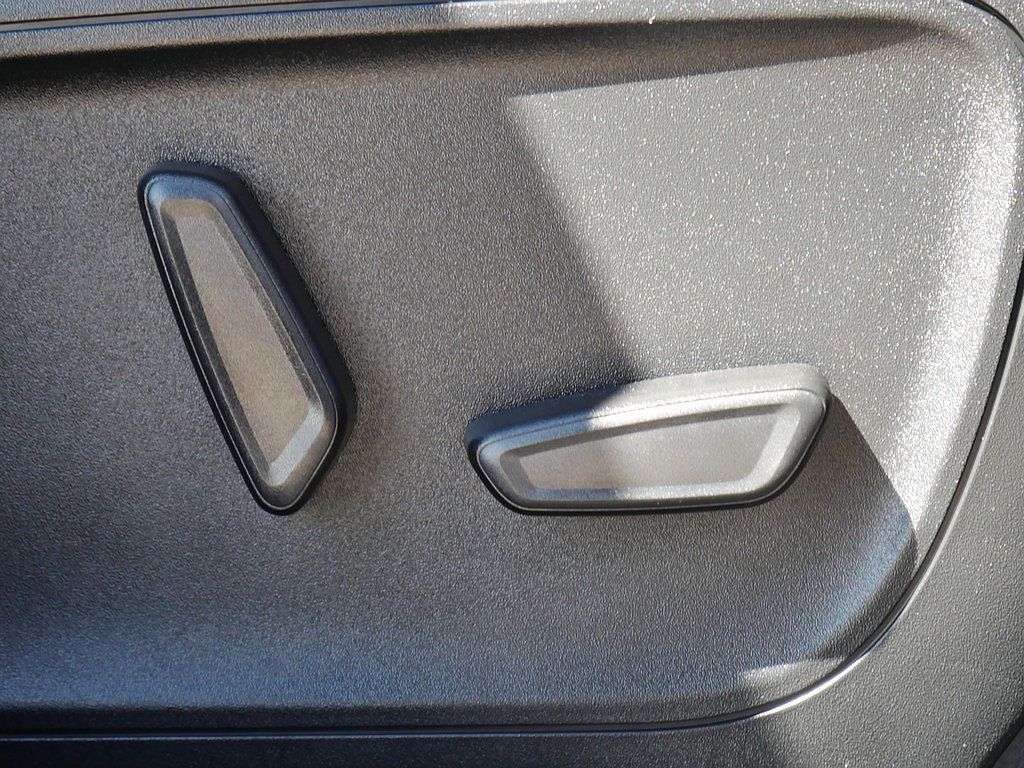 Used 2023 Ford Escape Platinum w/ Premium Technology Package AWD/4WD image 58