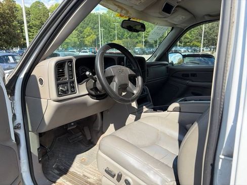 Used 2005 Chevrolet Silverado 1500 4x4 Crew Cab w/ Light Duty Power Package image 3