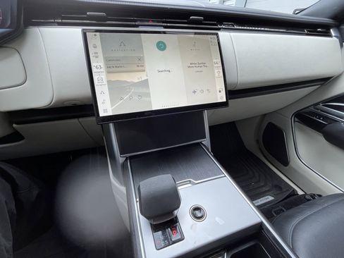 Used 2024 Land Rover Range Rover Long Wheelbase Autobiography image 21