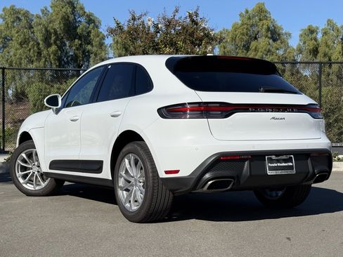 Used 2025 Porsche Macan image 3
