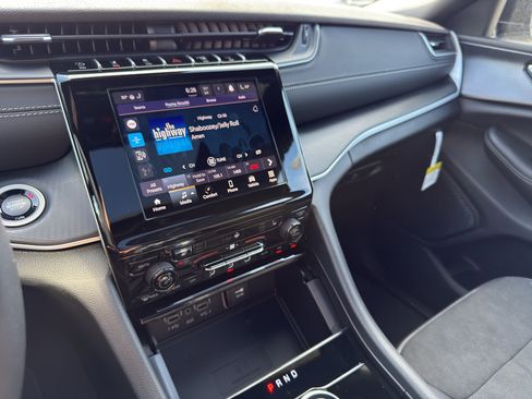 New 2025 Jeep Grand Cherokee L Altitude image 20