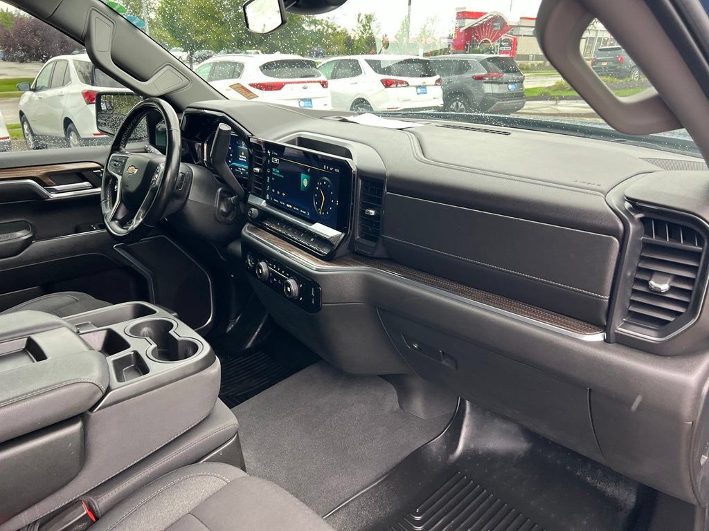 Used 2024 Chevrolet Silverado 1500 LT AWD/4WD image 27