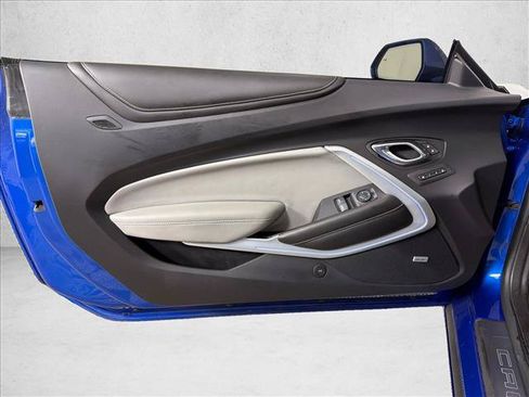 Used 2016 Chevrolet Camaro SS RWD image 12
