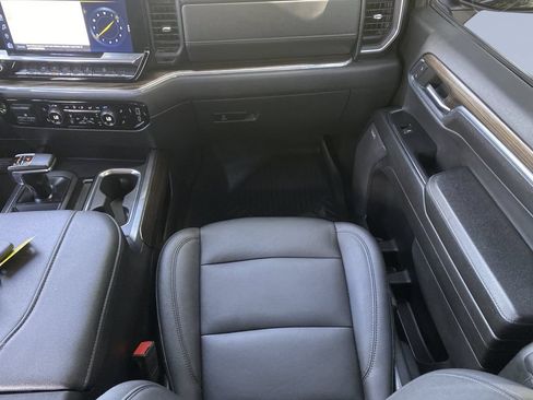 Used 2024 Chevrolet Silverado 1500 LT Trail Boss w/ Convenience Package II AWD/4WD image 15