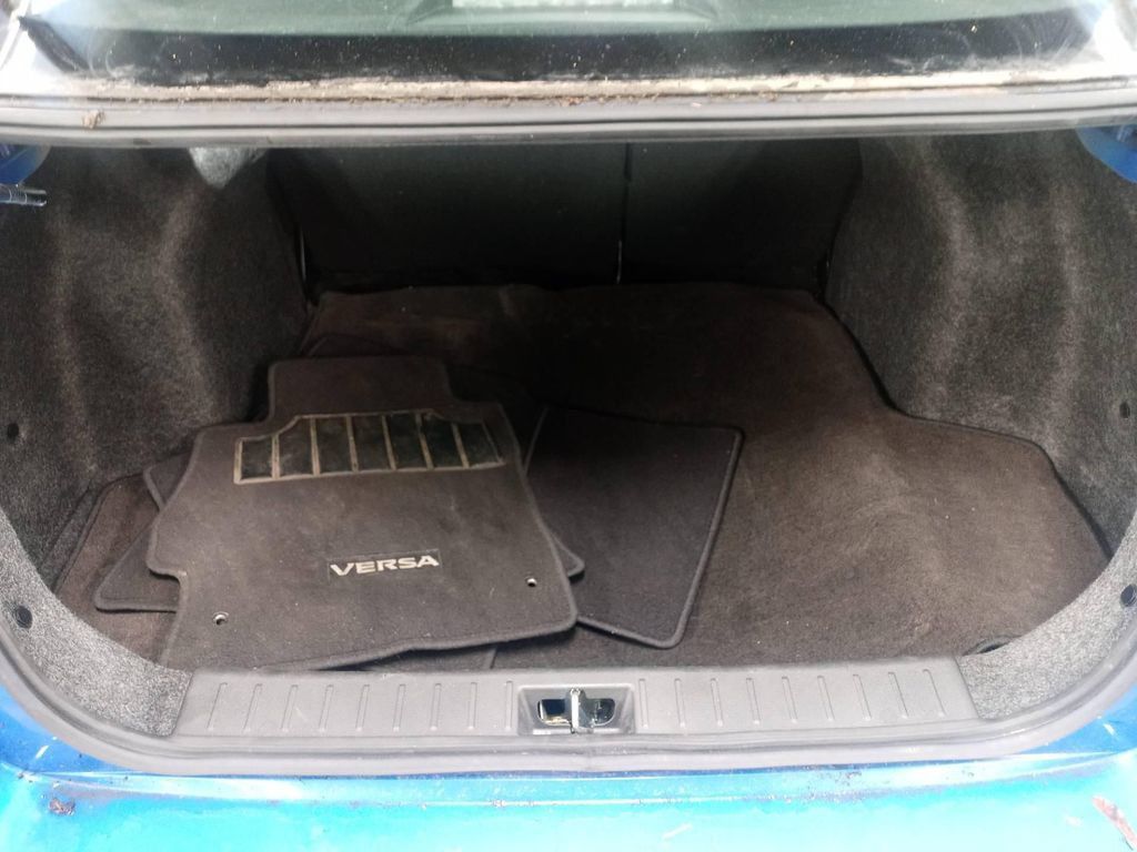 Used 2021 Nissan Versa SV FWD image 13