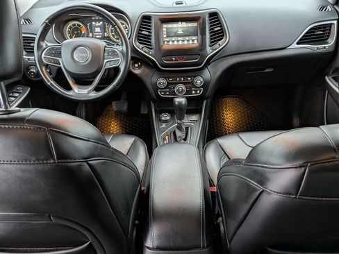 Certified 2019 Jeep Cherokee Latitude Plus w/ Cold Weather Group image 27