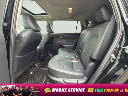Used 2024 Toyota Highlander XLE AWD/4WD image 21