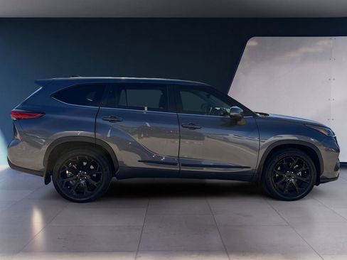 Used 2023 Toyota Highlander LE image 6