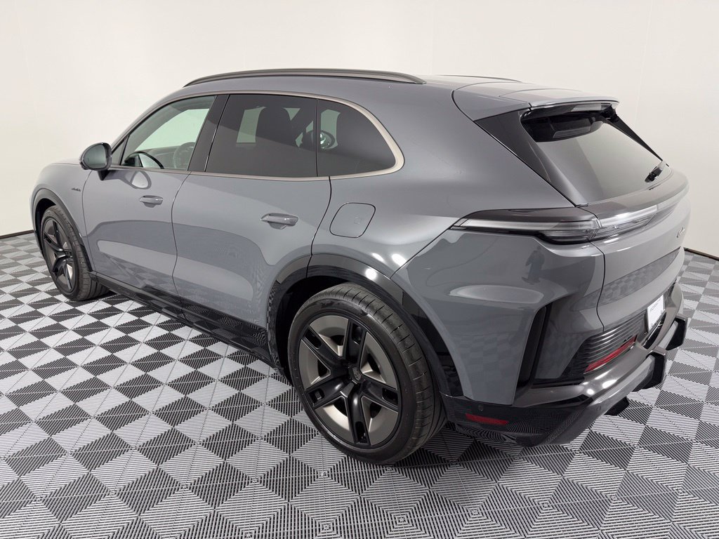 Certified 2026 Porsche Cayenne Turbo AWD/4WD image 3
