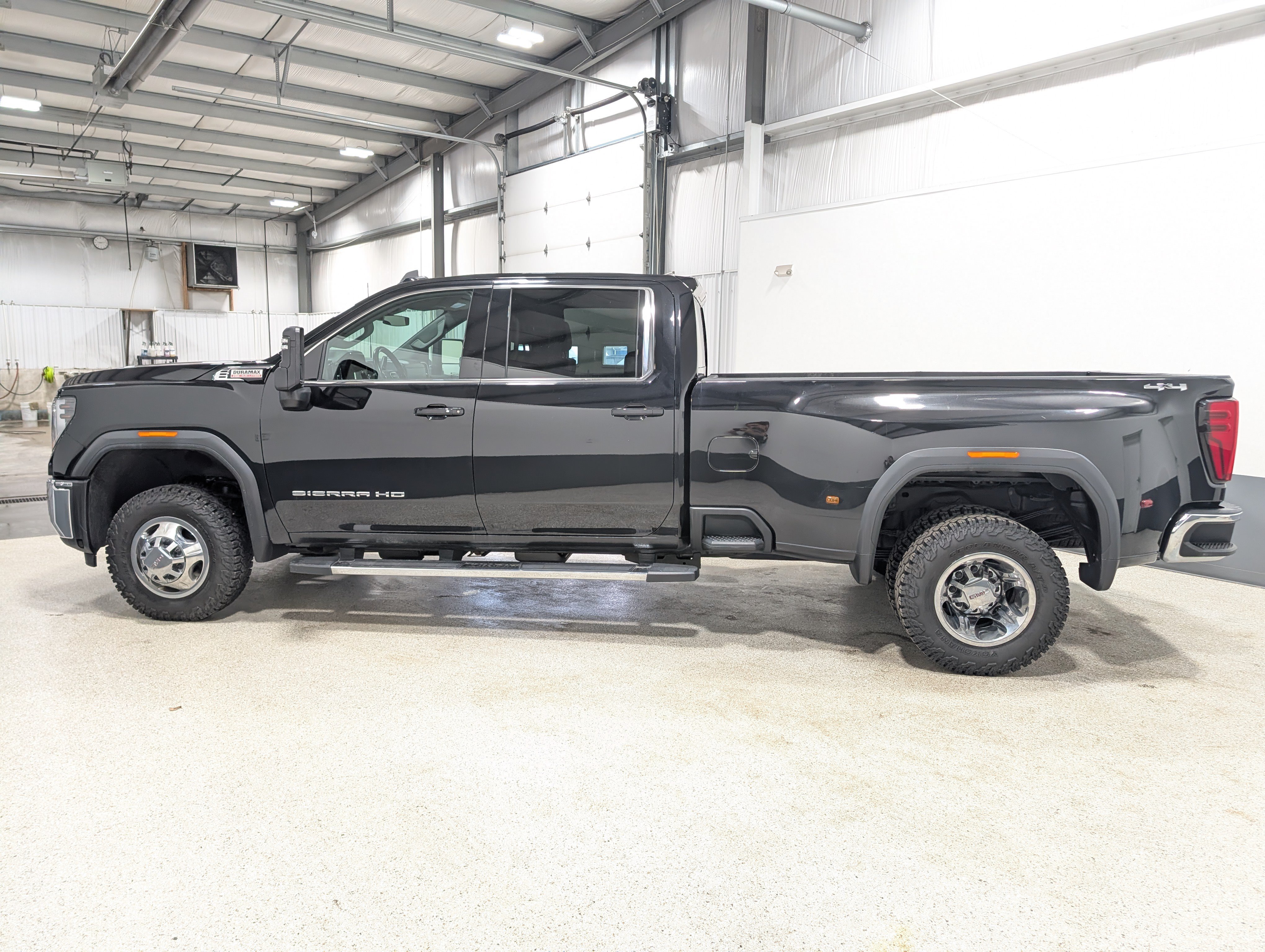Used 2024 GMC Sierra 3500 SLE w/ SLE Value Package AWD/4WD image 6