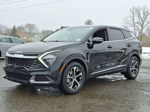 Used 2023 Kia Sportage EX image 3