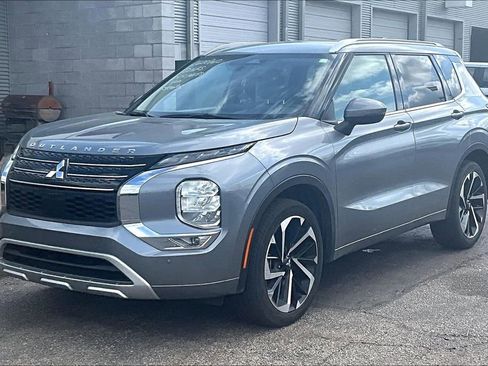 Used 2024 Mitsubishi Outlander SEL image 2