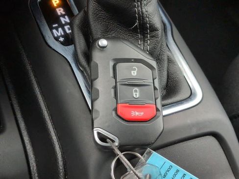 Used 2025 Jeep Wrangler Unlimited Sport AWD/4WD image 32