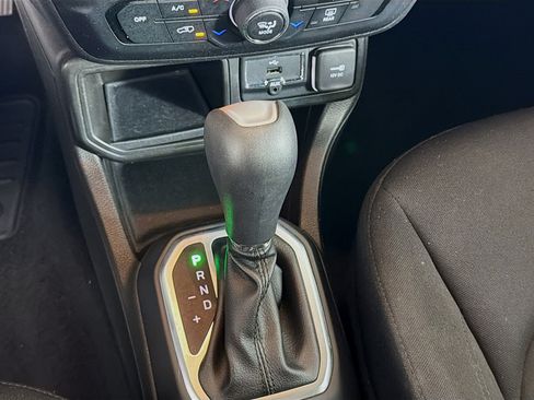 Used 2020 Jeep Renegade Latitude FWD image 25