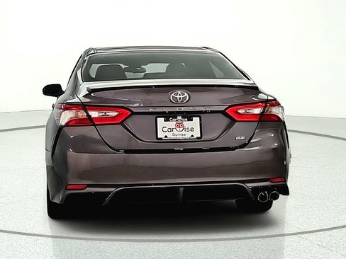 Used 2018 Toyota Camry SE FWD image 6