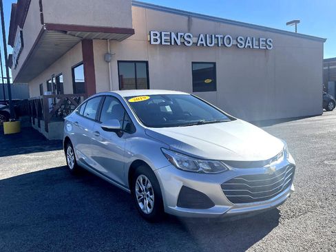 Used 2019 Chevrolet Cruze LS image 4