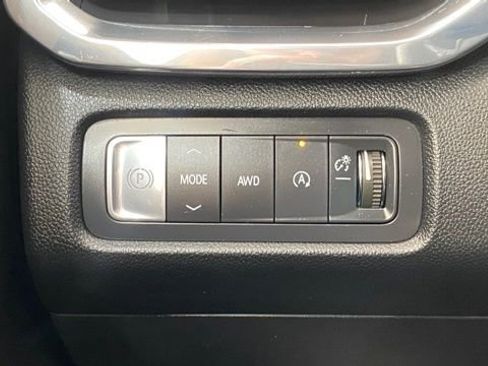 Used 2025 GMC Acadia Elevation image 34