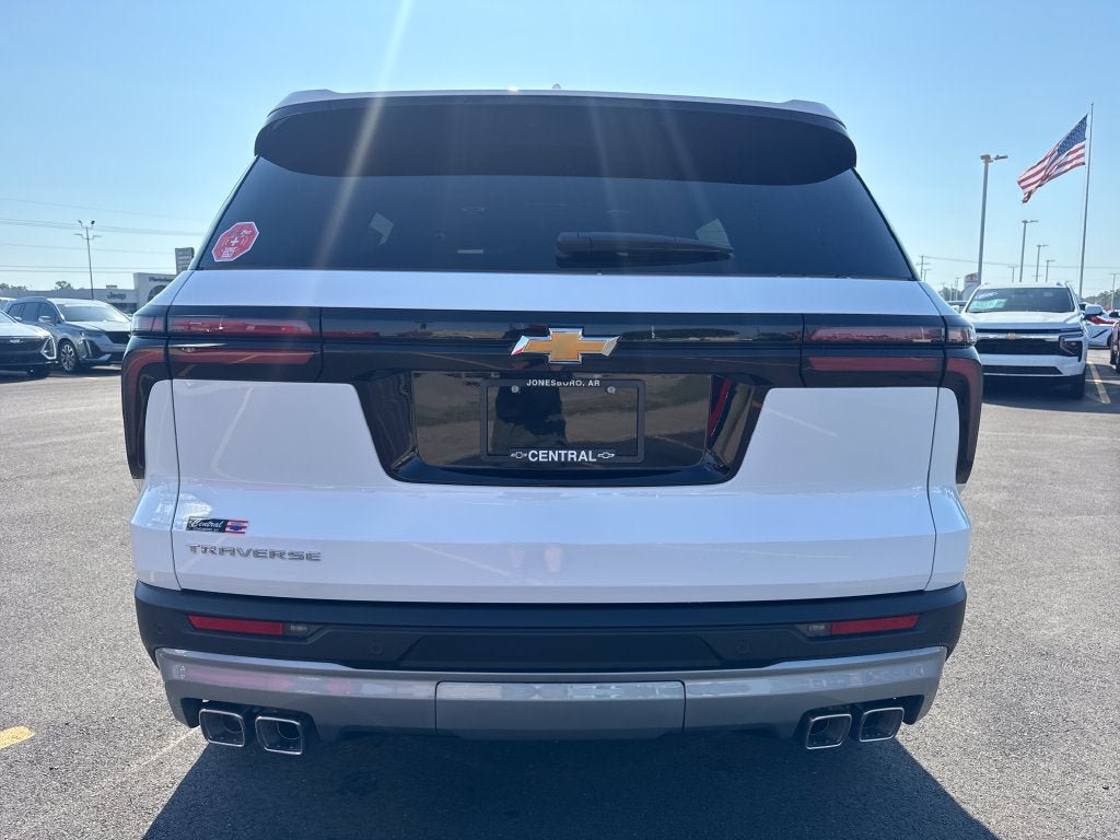 New 2027 Chevrolet Traverse LT w/ LPO, Floor Liner Package FWD image 5