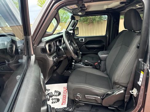 Used 2019 Jeep Wrangler Sport AWD/4WD image 13