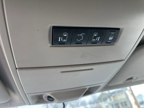 Used 2016 Chrysler Town & Country Touring w/ Driver Convenience Group image 20