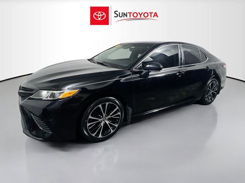 Used 2020 Toyota Camry SE w/ Convenience Package FWD image 9