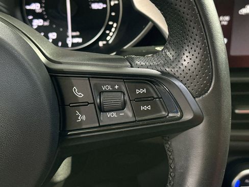 Used 2022 Alfa Romeo Giulia Veloce image 21