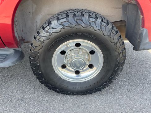 Used 2005 Ford Excursion XLT image 10