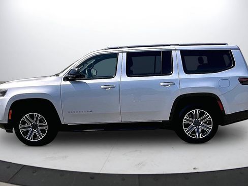 Used 2024 Jeep Wagoneer Series II AWD/4WD image 5