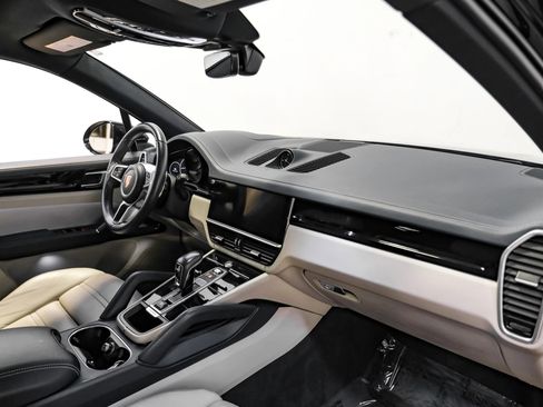 Used 2019 Porsche Cayenne Sport Utility 4D image 7