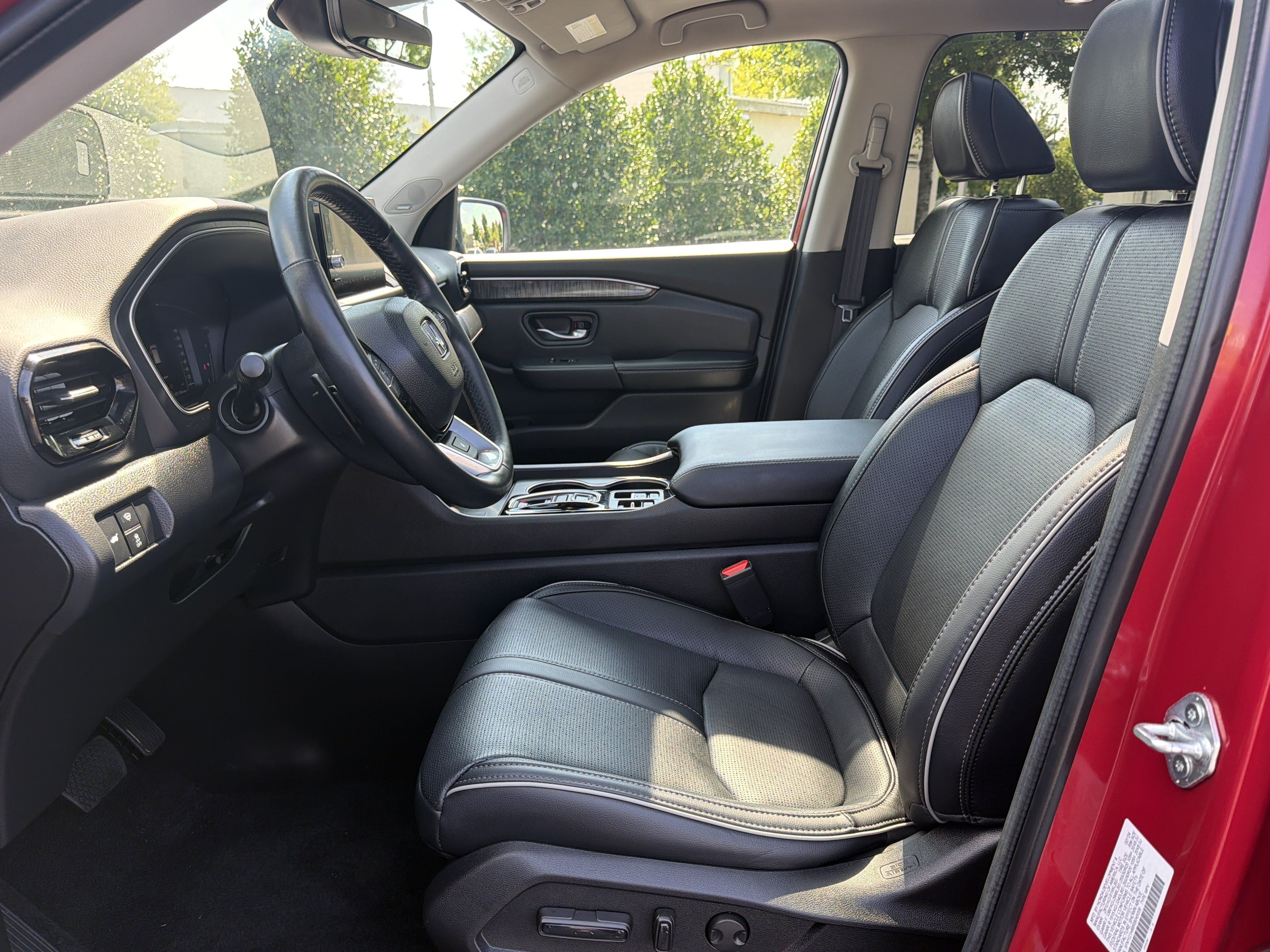 Used 2024 Honda Pilot Elite image 24