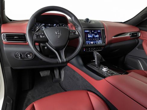 Used 2023 Maserati Levante GT image 4