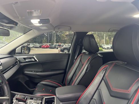 Used 2024 Mitsubishi Outlander FWD image 25