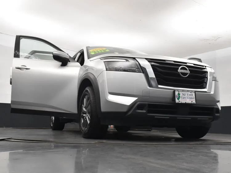 Used 2025 Nissan Pathfinder SV AWD/4WD image 11