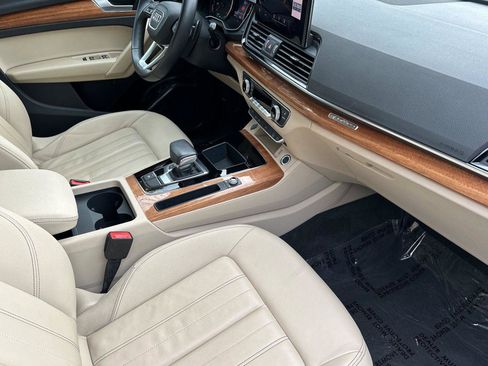 Used 2023 Audi Q5 Premium image 15