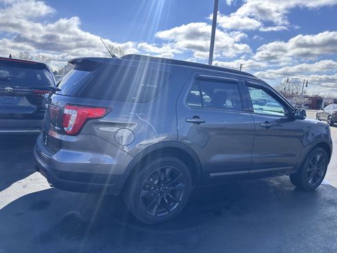 Used 2019 Ford Explorer XLT w/ Equipment Group 202A image 8