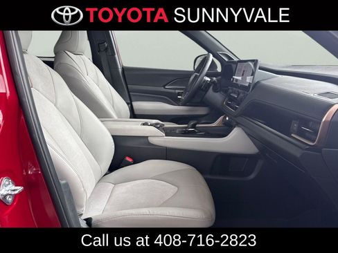 Used 2025 Toyota Grand Highlander AWD Hybrid image 22