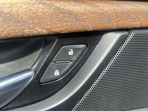 Used 2018 Cadillac Escalade Luxury image 35