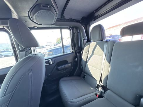 Used 2023 Jeep Gladiator Sport image 12