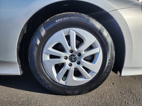 Used 2017 Toyota Prius Two FWD image 17