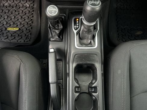 Used 2018 Jeep Wrangler Unlimited Sport S image 15