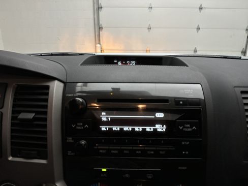 Used 2012 Toyota Tundra 4x4 CrewMax w/ SR5 Pkg image 30