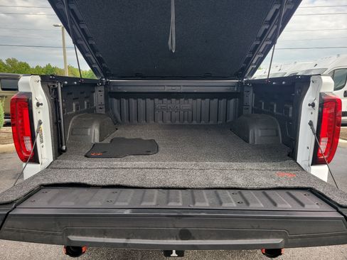 Used 2025 GMC Sierra 1500 AT4 w/ AT4 Premium Package AWD/4WD image 8