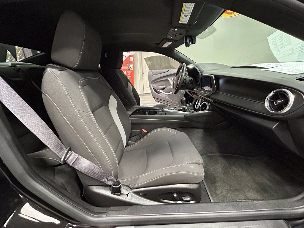 Used 2016 Chevrolet Camaro SS RWD image 41