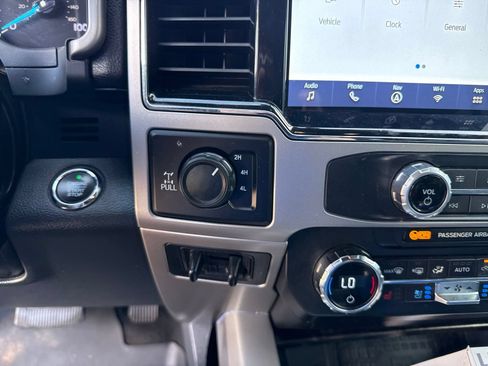 Used 2022 Ford F250 Lariat w/ Lariat Ultimate Package AWD/4WD image 23